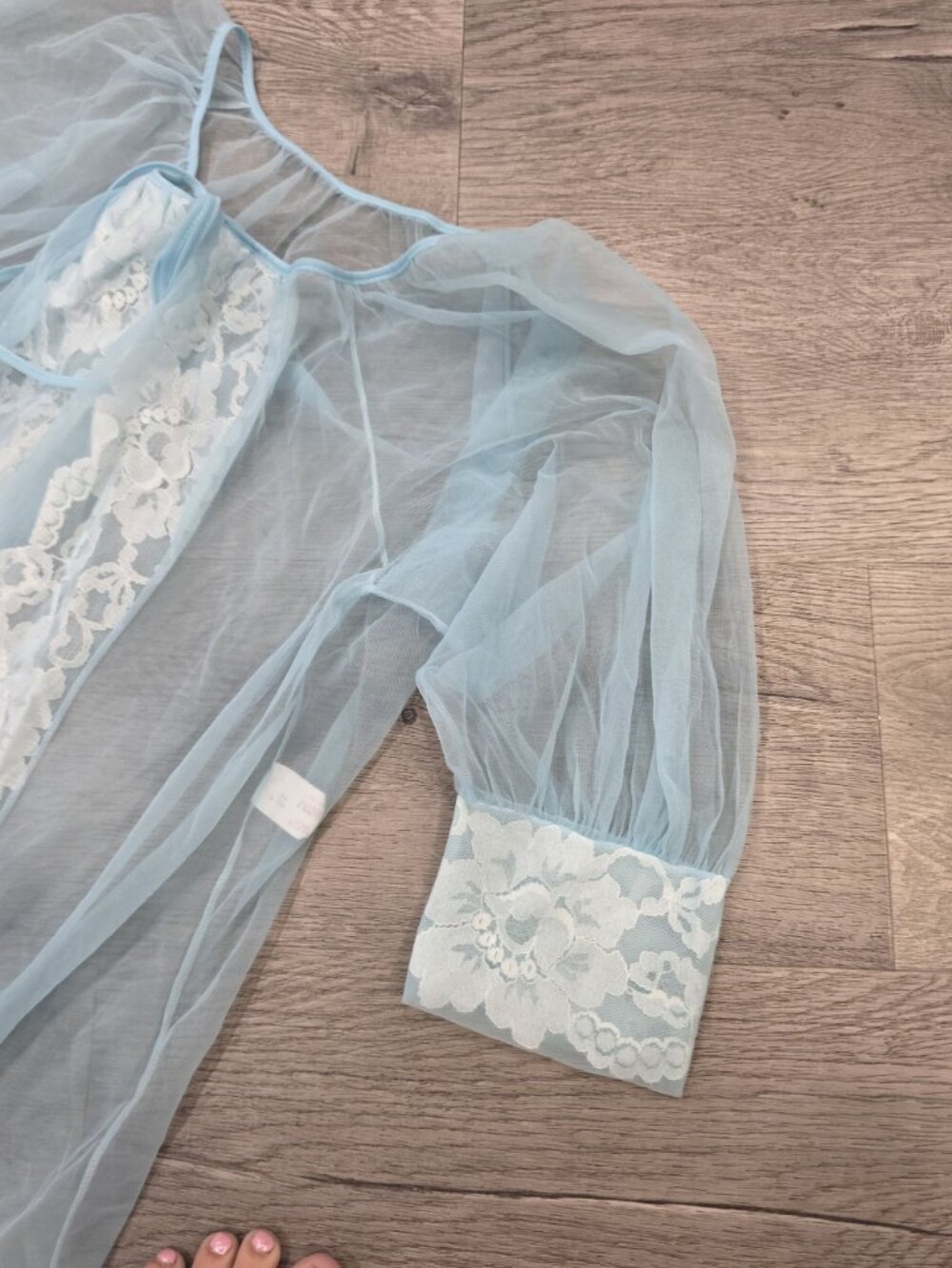 Vintage Sheer Light Blue Lace Trimmed Nightgown with sheer robe Size Medium - Picture 11 of 14